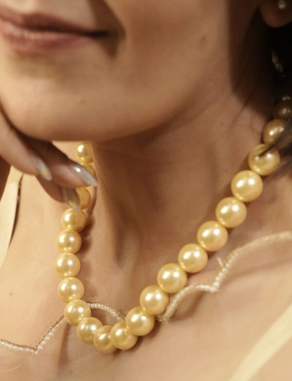 Beautiful Glass Beads Necklace with Sarafa $ Metal Earrings (14mm)