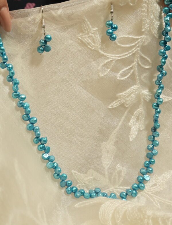 blue necklace pearl
