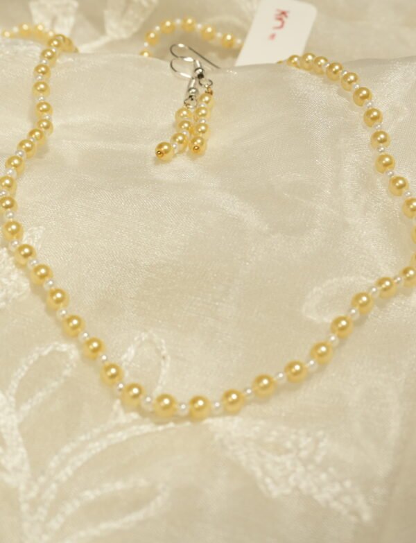 Beautiful Glass Beads Imitation Necklace with Earrings