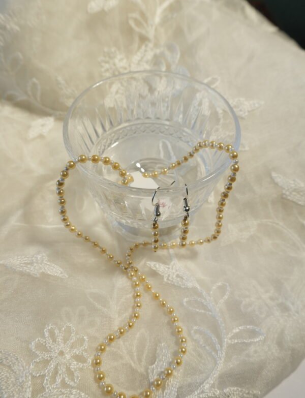 Beautiful Glass Beads Imitation Necklace With Metal Clasp With Earrings