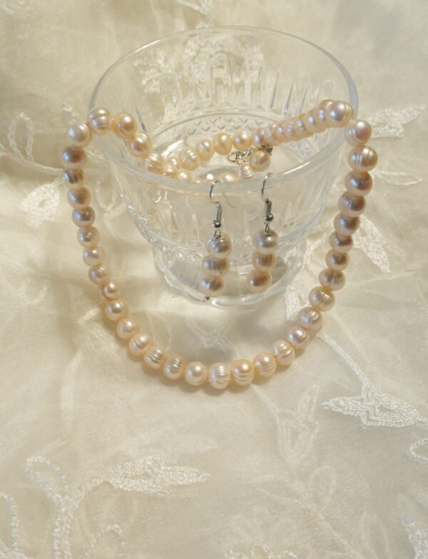 Fresh Water Pearl Necklace With Metal Clasp With Metal Earrings