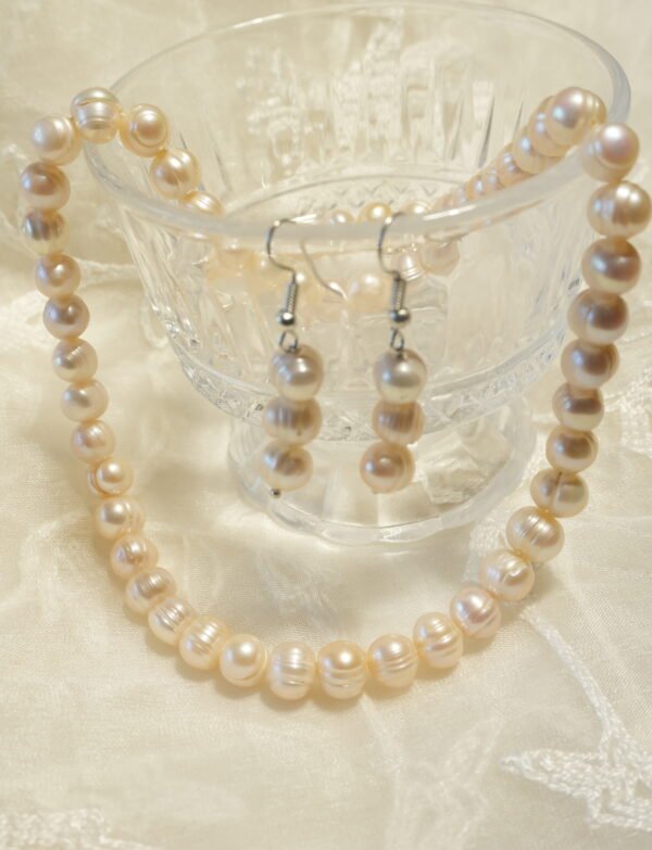 Fresh Water Pearl Necklace With Metal Clasp With Metal Earrings