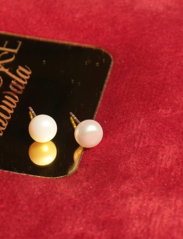 White Fresh Water Pearl Tops With Silver Stick